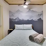 Pet Friendly Lake Retreat With Hot Tub & Fire Pit