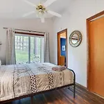 Pet Friendly Lake Retreat With Hot Tub & Fire Pit