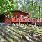 Pet Friendly Lake Retreat With Hot Tub & Fire Pit