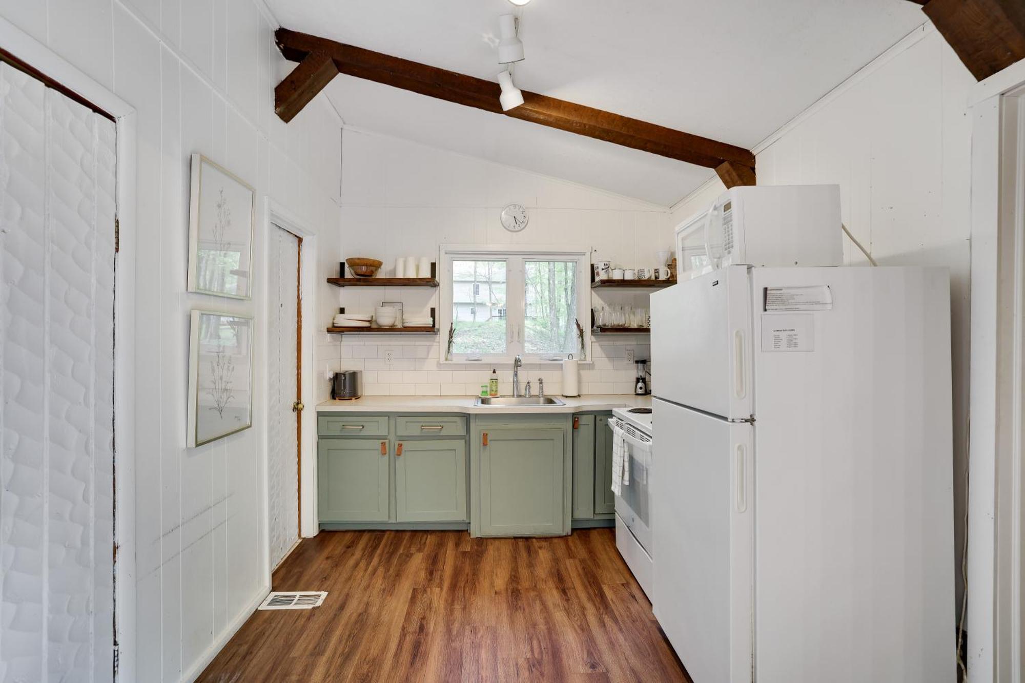 Pet Friendly Retreat With Hot Tub & Fire Pit * Locust Lakes Village