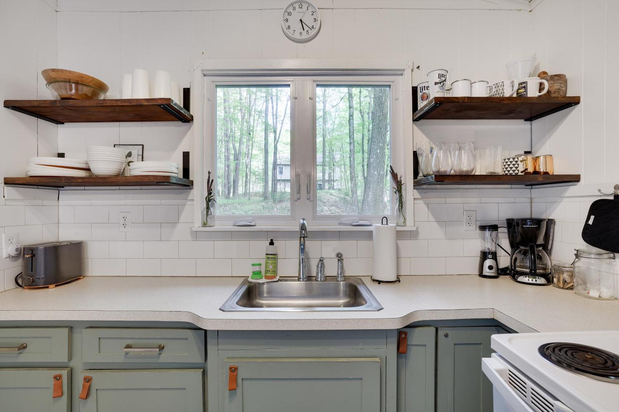 Pet Friendly Retreat With Hot Tub & Fire Pit *