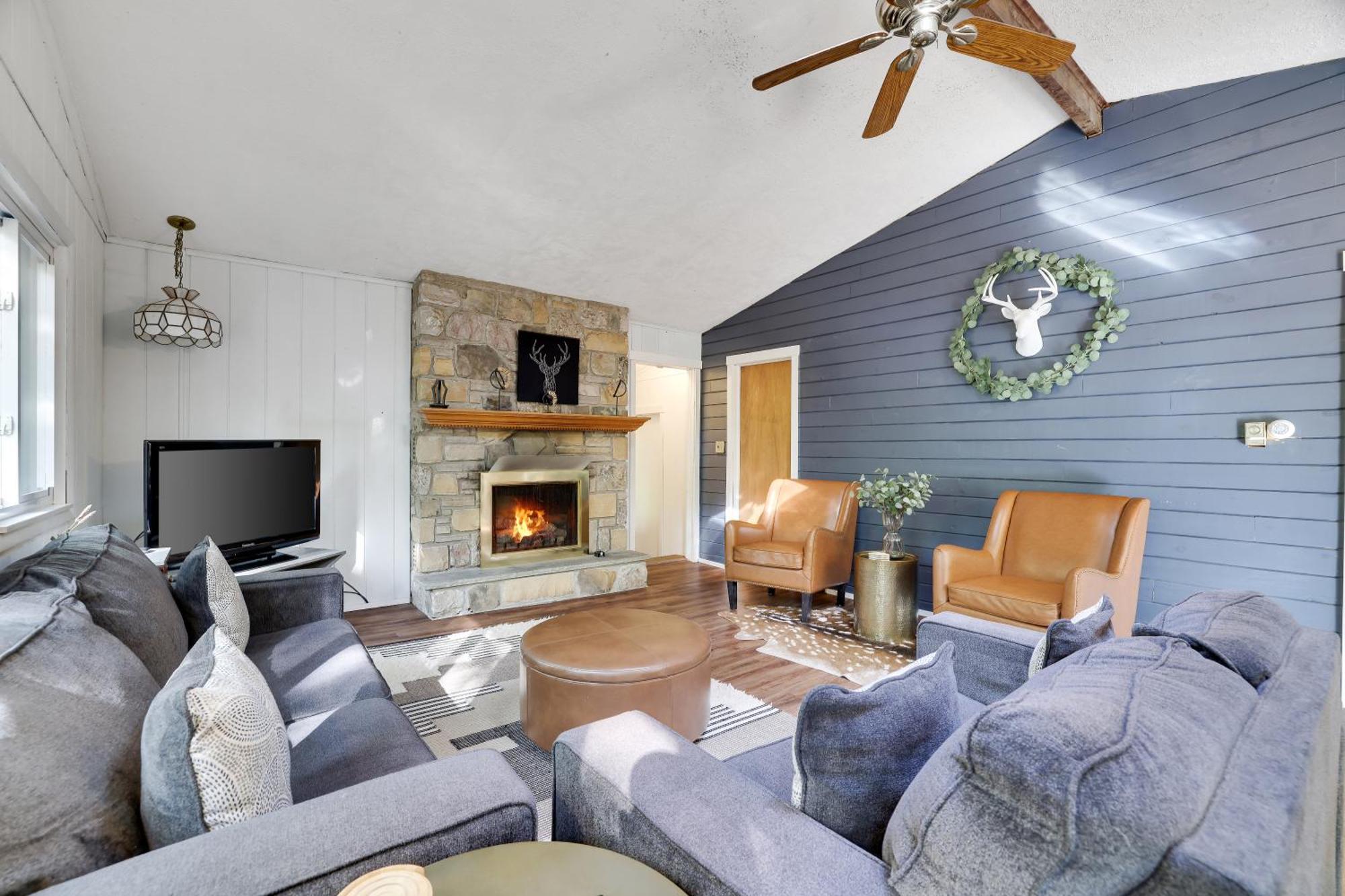 Pet Friendly Retreat With Hot Tub & Fire Pit *
