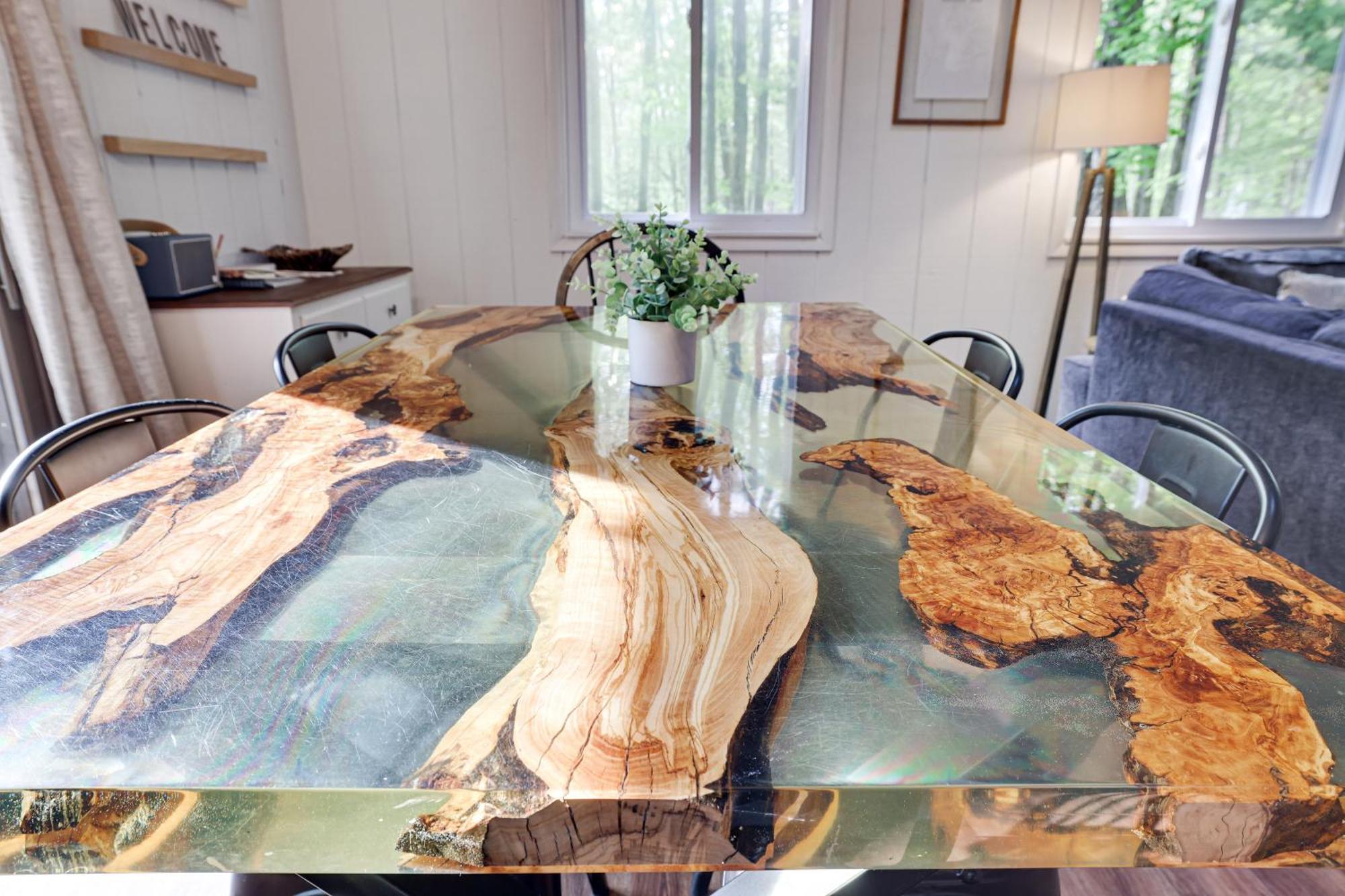 Pet Friendly Retreat With Hot Tub & Fire Pit *