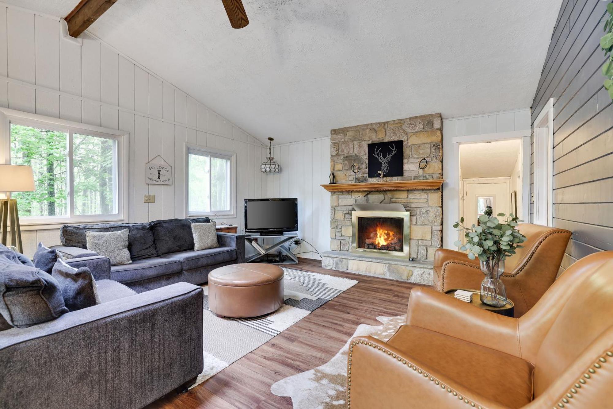 Pet Friendly Retreat With Hot Tub & Fire Pit Locust Lakes Village