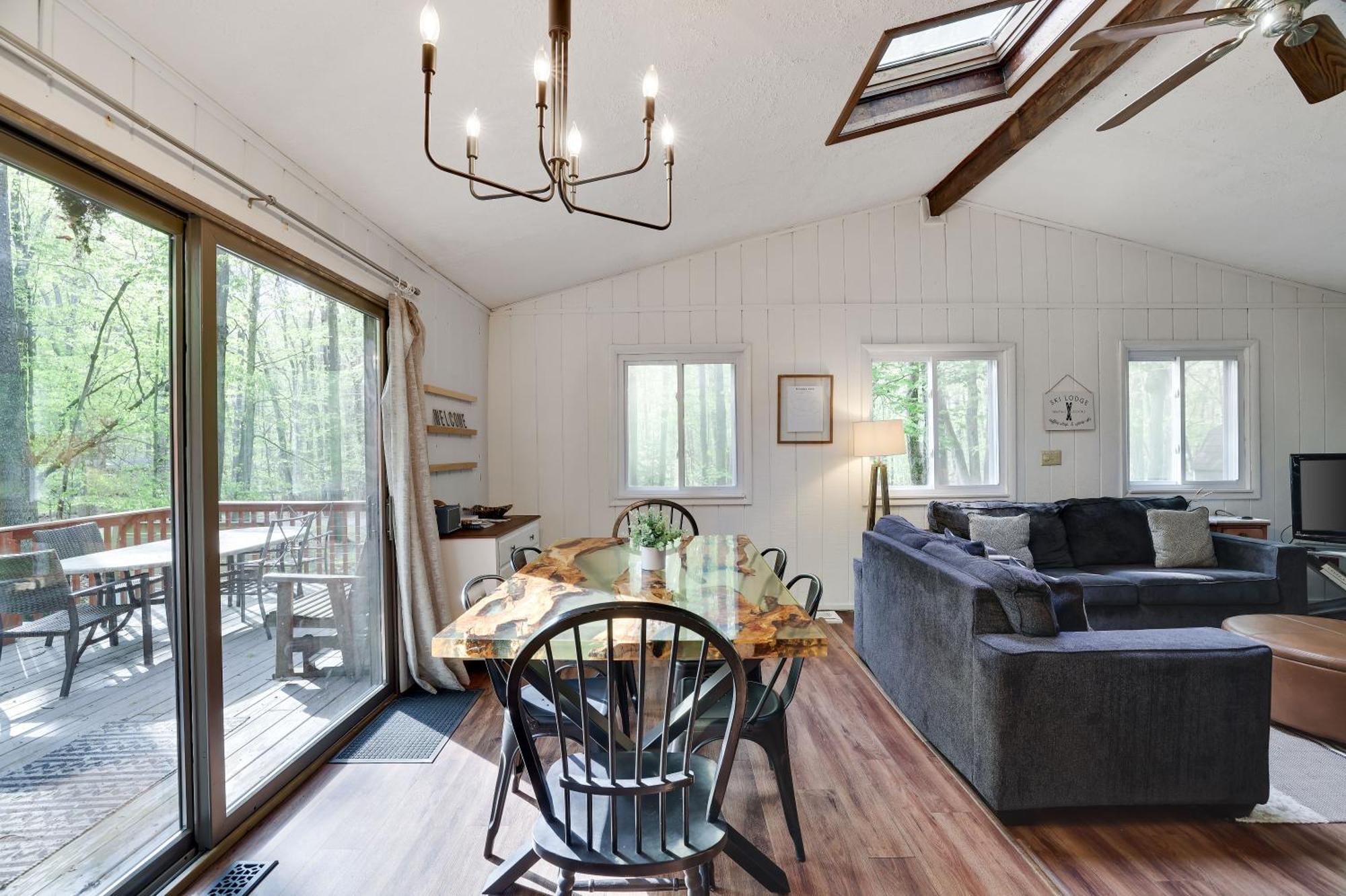Pet Friendly Retreat With Hot Tub & Fire Pit Holiday home