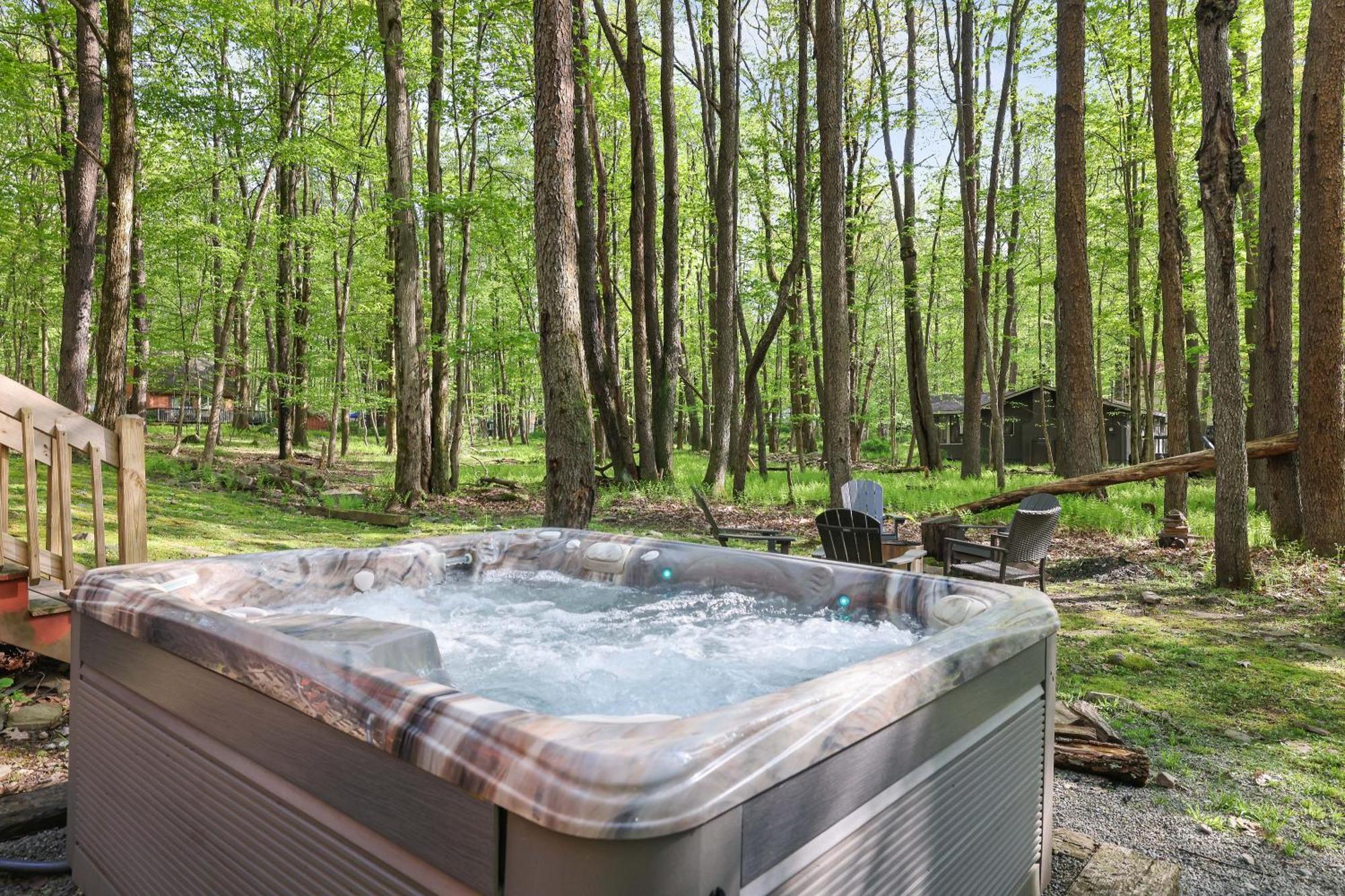 Pet Friendly Retreat With Hot Tub & Fire Pit Holiday home *