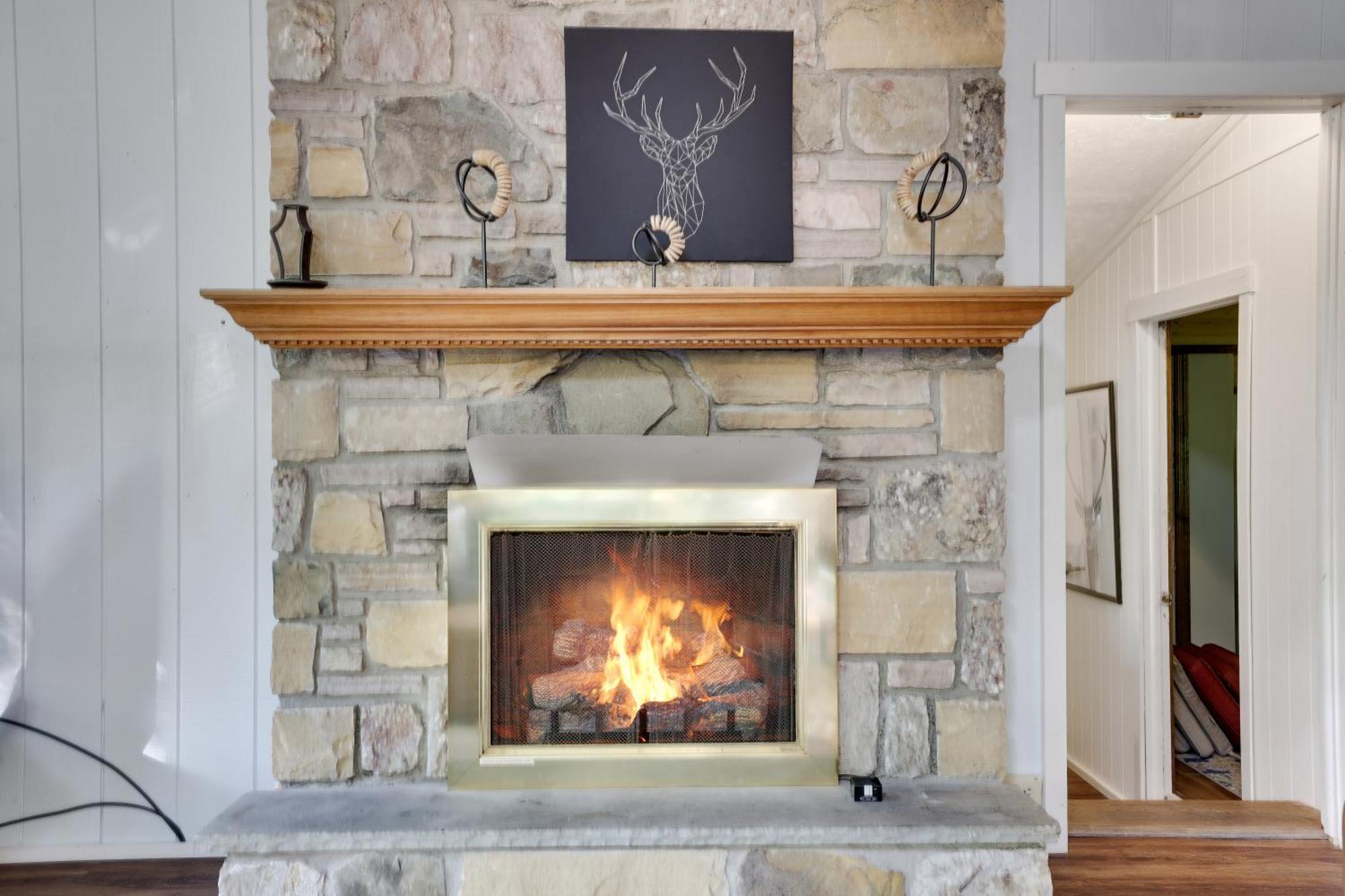 Pet Friendly Retreat With Hot Tub & Fire Pit *