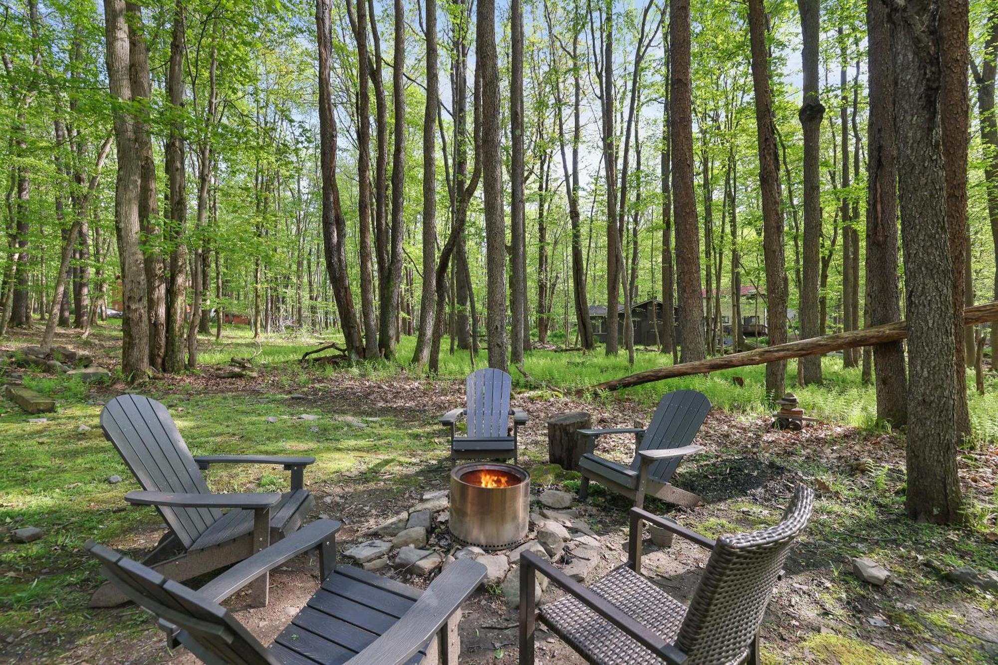 Pet Friendly Retreat With Hot Tub & Fire Pit Holiday home