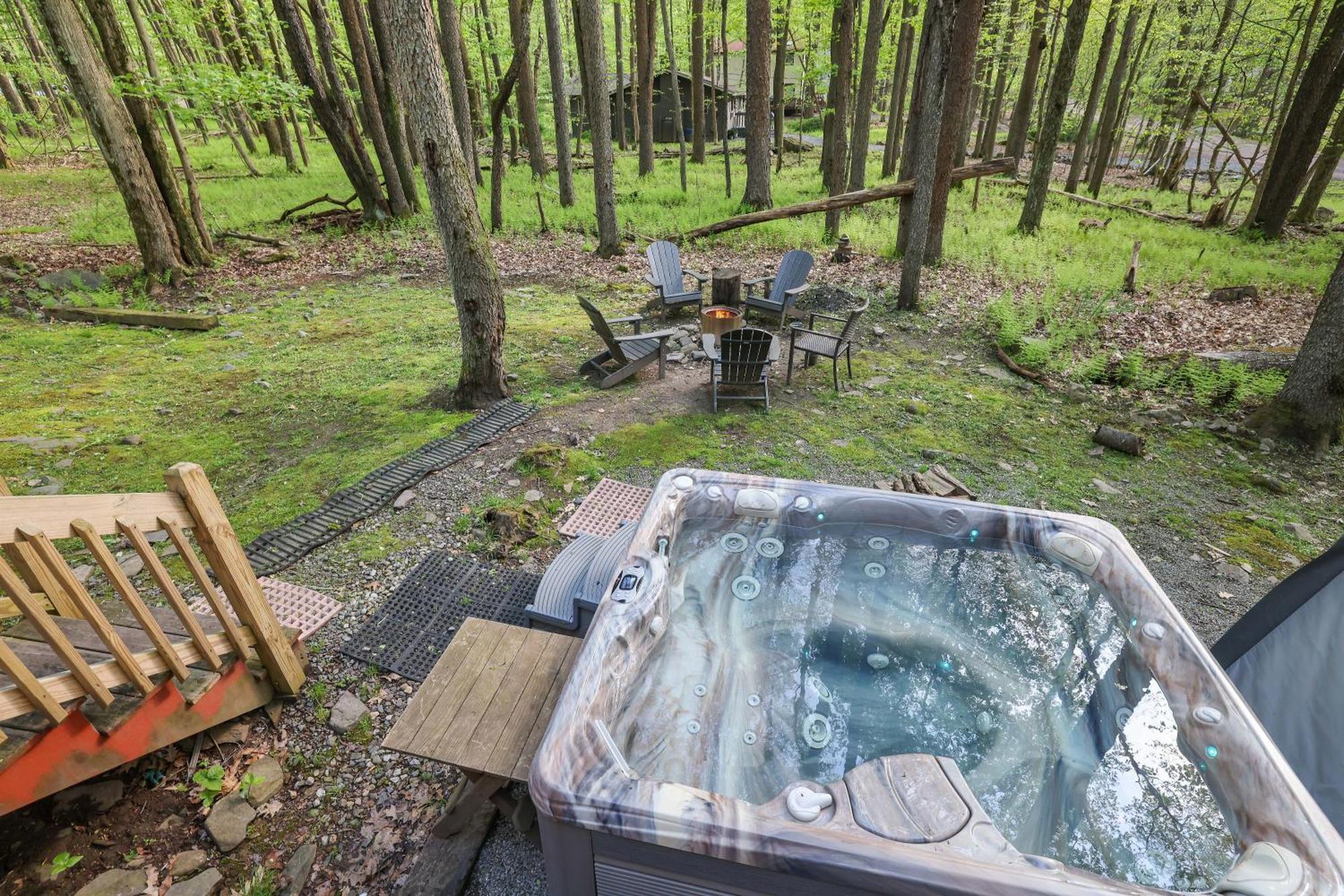 Pet Friendly Retreat With Hot Tub & Fire Pit * Locust Lakes Village