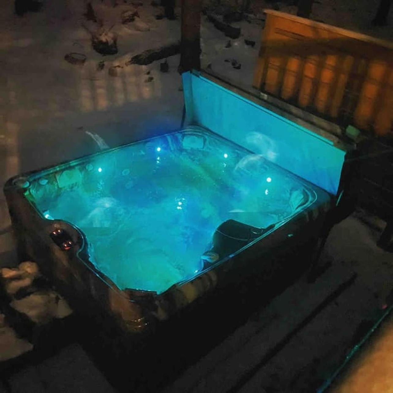 Pet Friendly Retreat With Hot Tub & Fire Pit Holiday home *